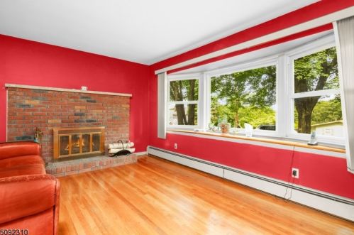 34 Lenape Rd, Skyline Lakes, NJ 07456-2515