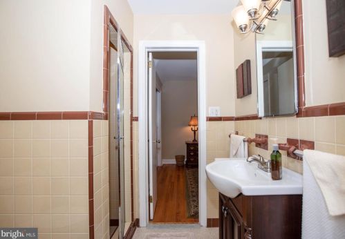 645 Kings Hwy, West Deptford NJ 08096-3129 exterior