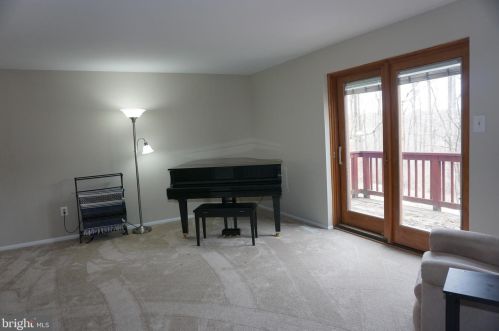 11916 New Country Ln, Columbia MD 21044-4405 exterior