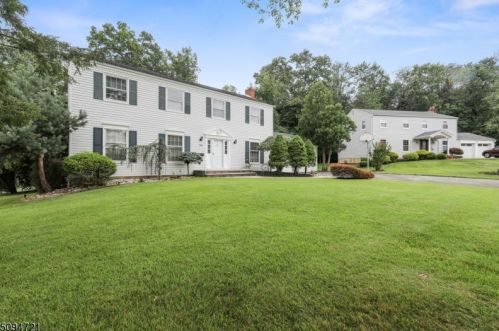 26 Carolyn Ct, East Hanover, NJ 07936-1802