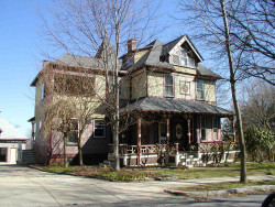 151 Mount Vernon St, Newton, MA 02465-2516