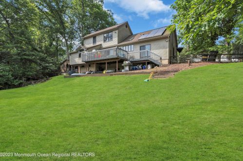 52 Lakeview Dr, Jackson Twp NJ 08527-2704 exterior