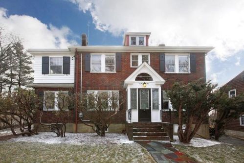 41 Maplewood Ave, Newton, MA 02459-2527