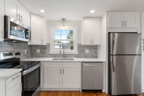 1349 Washington St, Braintree, MA 02184-7423