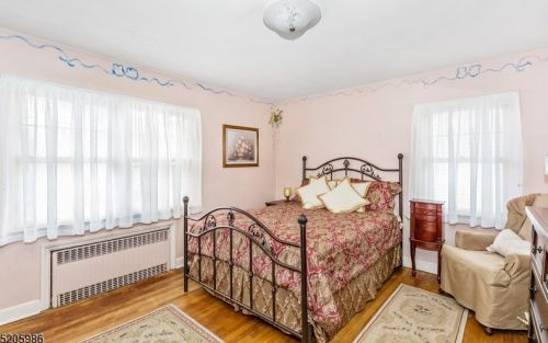 412 Greylock Pkwy, Belleville NJ 07109-2761 exterior