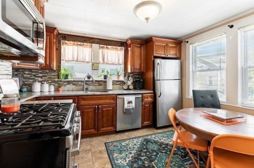 58 Lawn Ave, Quincy MA 02169-7337 exterior