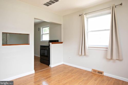 121 Hannold Blvd, West Deptford NJ 08096-1815 exterior