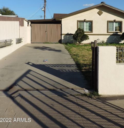 4001 61 St, Phoenix AZ 85033-1712 exterior