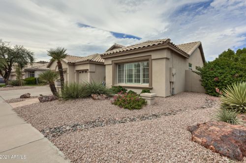 2702 Amberwood Dr, Phoenix AZ  85045-4208 exterior