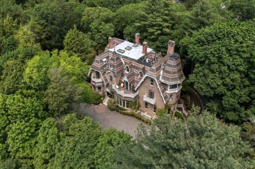 53 Vista Ave, Newton, MA 02466-2821