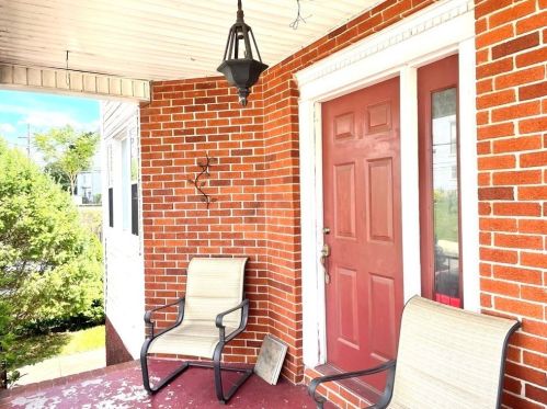 249 Griffin St, Fall River MA 02724-2735 exterior