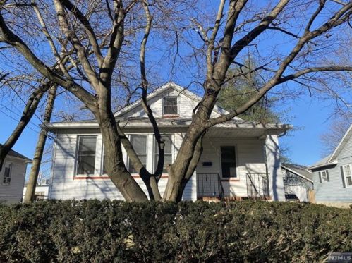 27 Milton St, Cresskill NJ  07626-2115 exterior