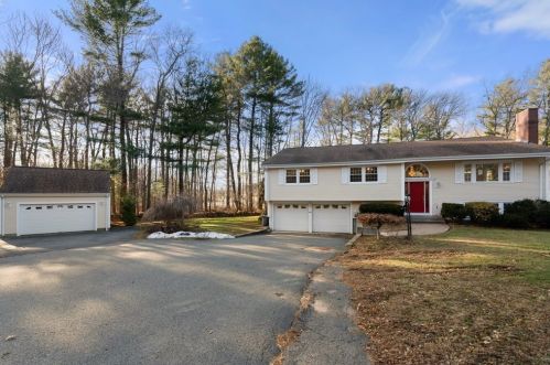 901 Randolph Ave, Milton MA 02186-3404 exterior