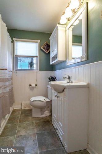 166 Frd Ave, West Deptford NJ 08096-5034 exterior