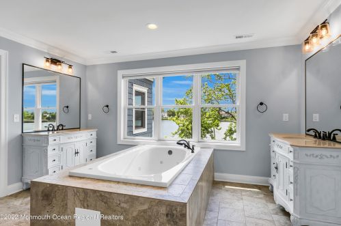 56 Rivers Edge Dr, Little Silver NJ 07739-1706 exterior