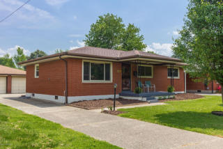 8005 Canna Dr, Louisville, KY 40258-2421