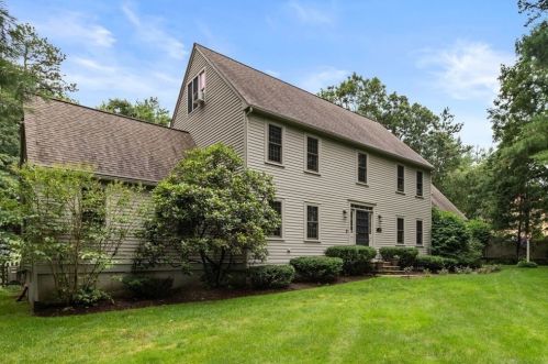 18 Bretts Farm Rd, Norfolk, MA 02056-1924