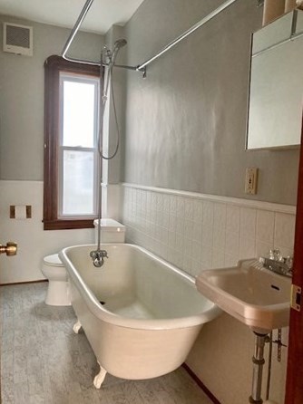 340 Earle St, New Bedford MA 02746-1814 exterior