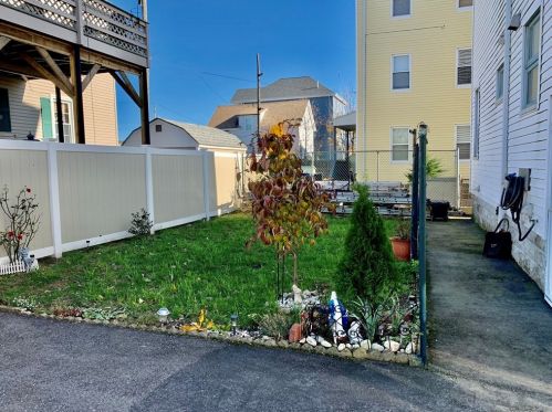 129 Bates, New Bedford MA 02745-6009 exterior