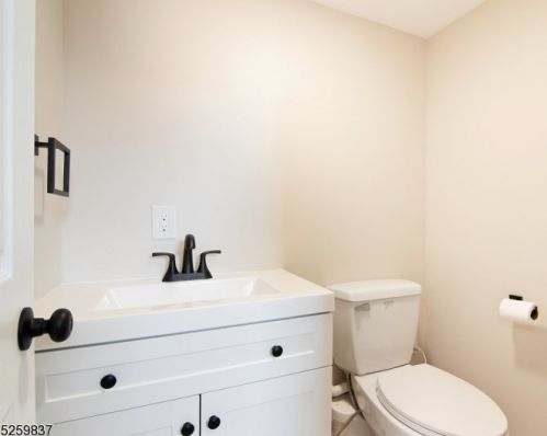 42 Smt Dr, Wantage NJ 07461-1239 exterior