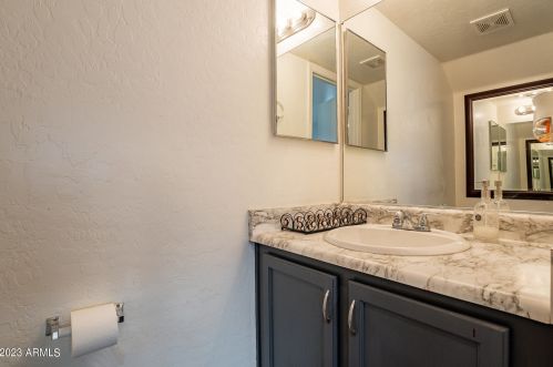 1818 63rd Dr, Phoenix AZ  85043-5748 exterior