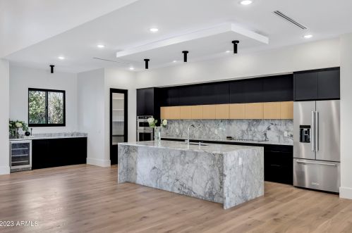 2053 37 Pl, Phoenix AZ 85050-8309 exterior