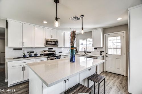 3155 Altadena Ave, Phoenix, AZ 85029-3210