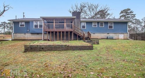 1345 Earle Ct, Conyers GA exterior