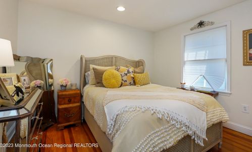 900 Roseld Ave, Tinton Falls NJ  07712-4154 exterior