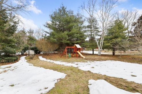 347 Prospect St, Hingham MA 02061-1140 exterior