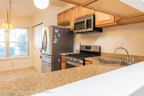 37 Boxwood Ter, Tinton Falls NJ 07701-6704 exterior