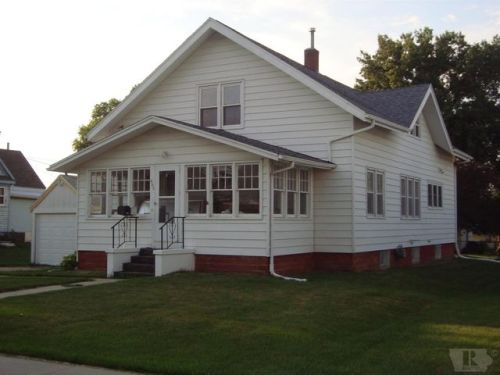 905 4 St, Vinton IA  52349-2314 exterior