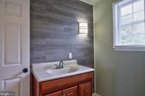 1875 Asbury Ave, West Deptford NJ  08096-4311 exterior