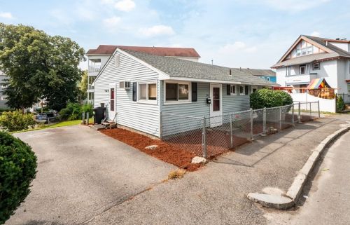 24 Holcombe St, Worcester MA 01604 exterior