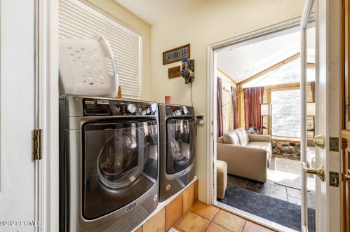 4019 Sunrise Dr, Park City UT 84098-4757 exterior