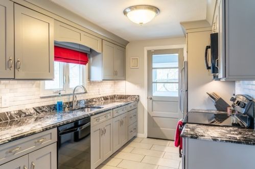 1088 Commercial St, Weymouth MA 02189-1632 exterior