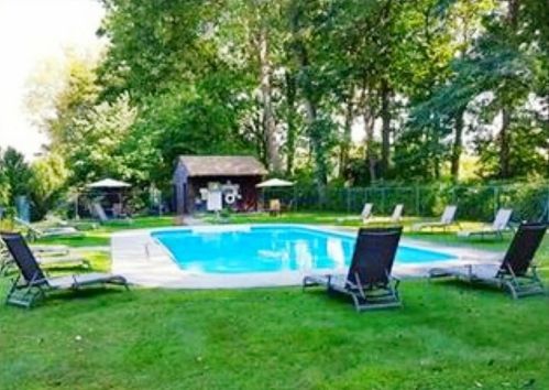 418 Meadow St, Agawam MA  01001-2219 exterior