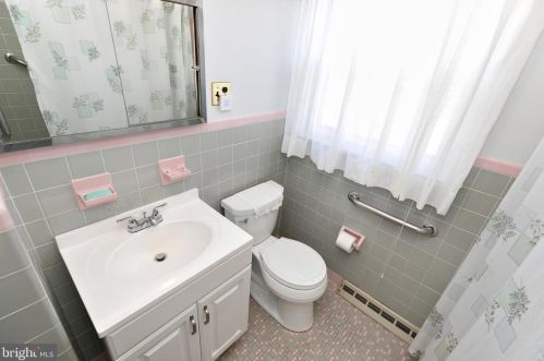 5 Cambridge Ave, Erial NJ 08081-1229 exterior