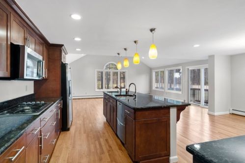 901 Randolph Ave, Milton MA 02186-3404 exterior