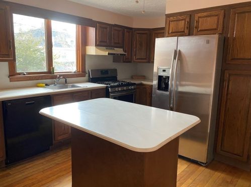 8 Berwick St, Worcester MA 01602-1405 exterior