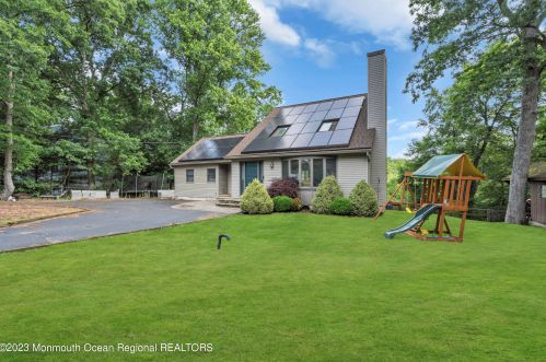 52 Lakeview Dr, Jackson Twp NJ 08527-2704 exterior