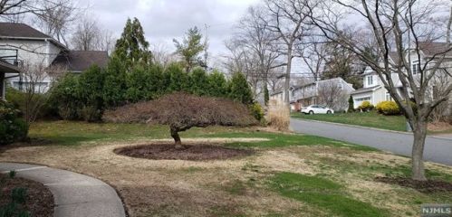 20 Woodland Rd, Cresskill NJ  07626-1031 exterior