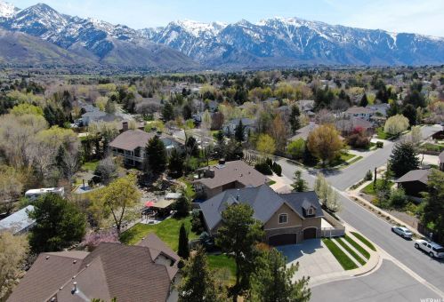 2161 Lorita Way, Sandy UT 84093-6514 exterior