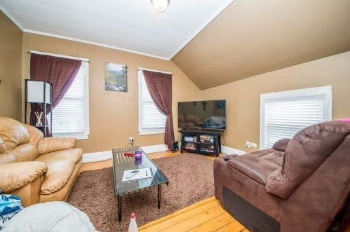 1029 Plymouth Ave, Fall River MA 02721-1939 exterior