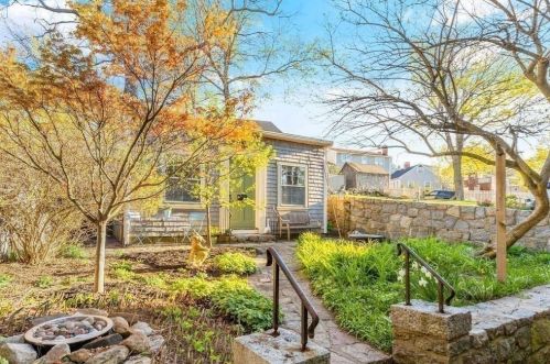 32 Main St, Rockport MA 01966-1512 exterior