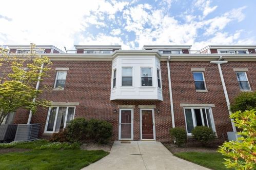 166 Quincy Shore Dr, Quincy MA 02171-2943 exterior