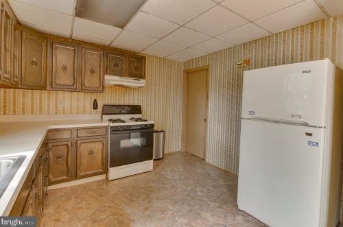 489 Hemlock Ter, West Deptford NJ 08096-2815 exterior