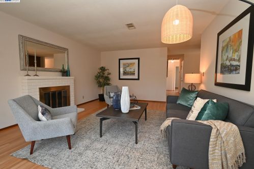 14297 Tiburon Rd, San Leandro CA 94577-6536 exterior