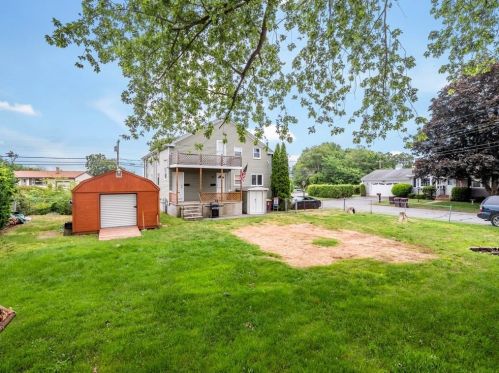 175 Middle Rd, New Bedford MA 02743-2016 exterior