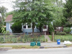 215 Auburn St, Newton, MA 02466-2427